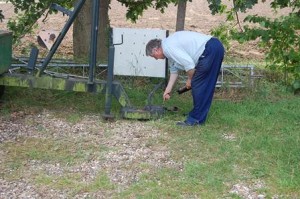 Les has found a use for the drum of grease at the end of the shack